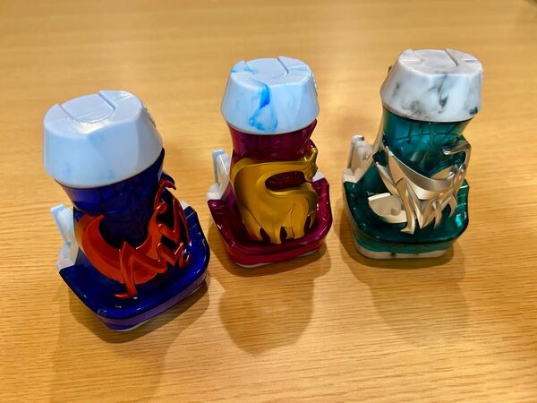 仮面ライダーリバイス DXバイスタンプ3個セット