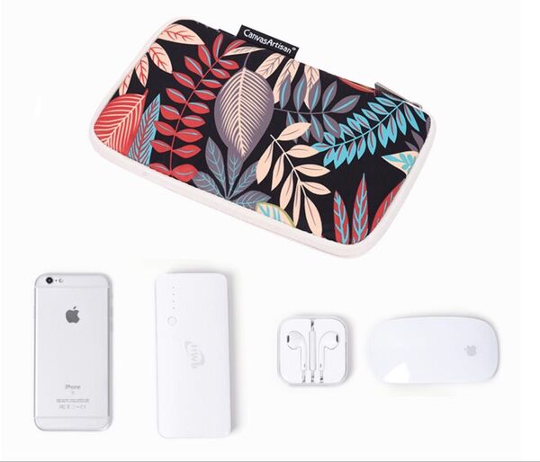 ポーチ スマホ 電子機器 花がら フラワーデザイン 収納 ブラック 総柄