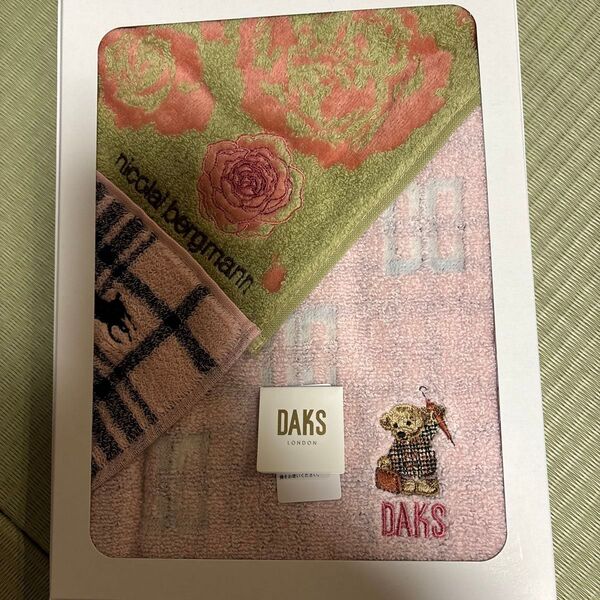 ブランドタオルハンカチ3枚 Burberry DAKS nicolai bergman