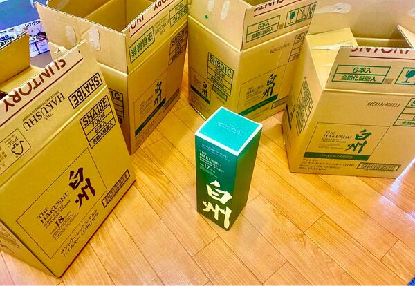 サントリー白州空箱(ダンボール)のみの出品です。空箱のみということをご理解の上ご購入下さい。白州18年 ダンボール x1枚白州限定