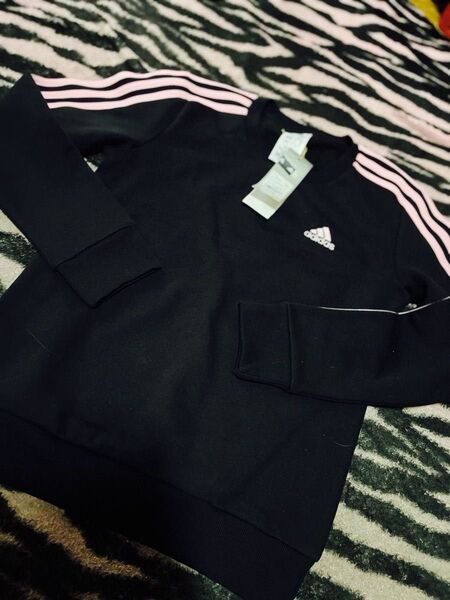 adidas トレーナー
