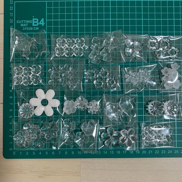 訳あり お花大振りアクリルビーズ クリア まとめ売り