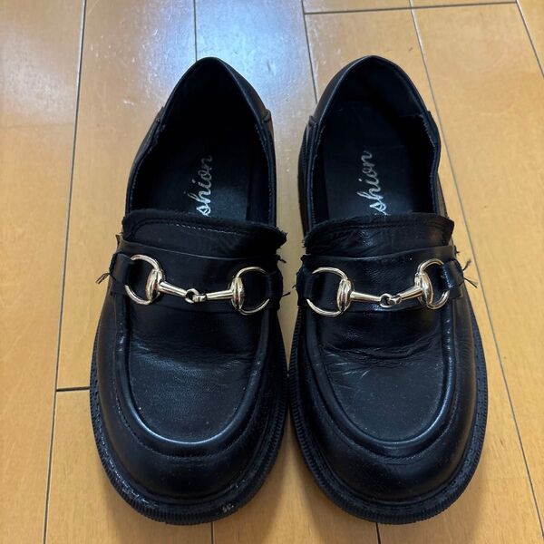ブラック革靴 ゴールド金具付き