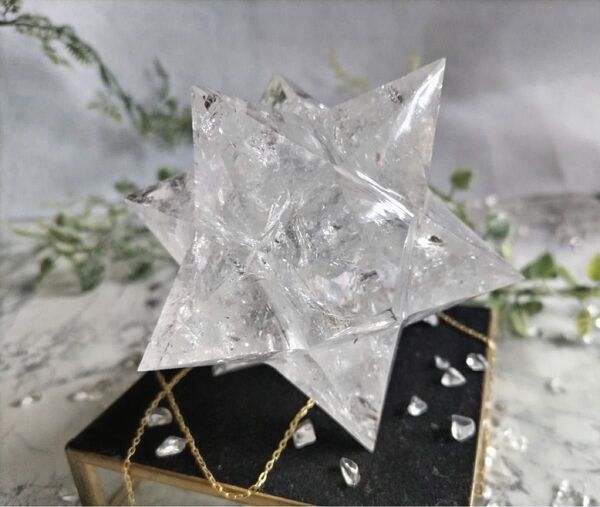 レムリアン水晶アステロイド(最長幅9.5cm 、約389g)