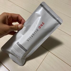 【新品】ビタブリッドONE 薬用ビタブリッドワン しっとり〈ジェル状美容液〉