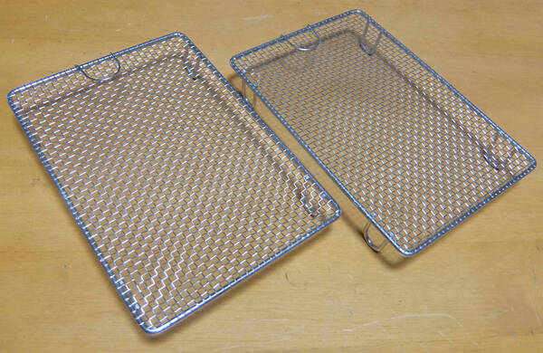 ステンレスメッシュ 網 脚付き フック付き 約21cmX14.5cmX3cm 直径0.6mm 網目4mm 揚げ物 天ぷら盛り付け 油きり 2枚