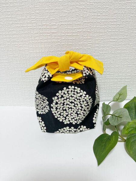 おにぎり入れ おにぎりポーチ リボン結びお弁当袋 紫陽花 ブラック ハンドメイド
