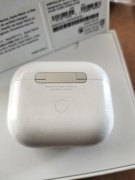 AirPods Pro 第三世代 充電ケース 正規品 純正 Bluetooth 充電器 充電ケースのみ