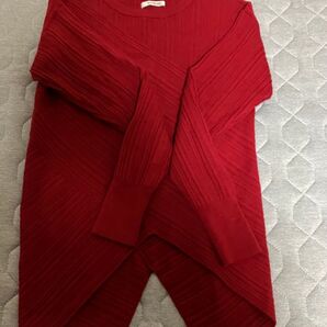 So close, 赤 長袖ニット