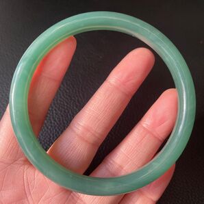 天然和田玉.緑.丸い棒バングル.幅8mm内径60mm