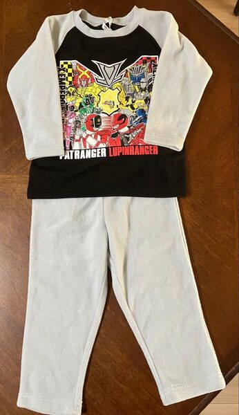 新品未使用 男の子 長袖パジャマ サイズ100