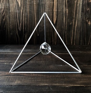 ヒンメリ「シンプルピラミッド」大サイズ　三角型　野外使用可なアルミ製　オプションでサンキャッチャー　オブジェ　シルバー　クリスマス
