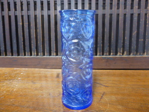 昭和レトロ　花瓶　　プレスガラス　フラワーベース　バラ　青　ブルー　ガラス　ディスプレイ