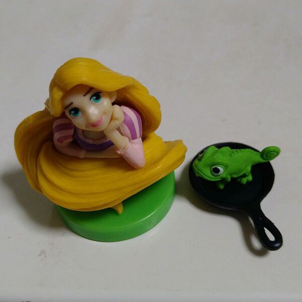 チョコエッグ ラプンツェル カメレオン フィギュア