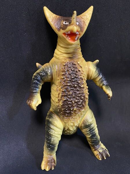 ソフビ ゴモラ ウルトラマンの怪獣