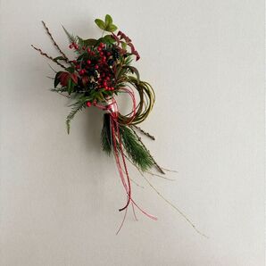 お正月飾り 若松と水引き南天を添え束ねた しめ縄 リース お正月飾り