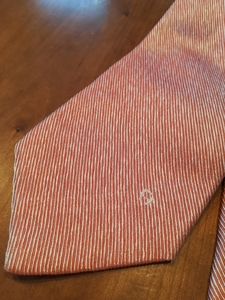 AIGNERアイグナー イタリア製のアプリコット色のネクタイ♪