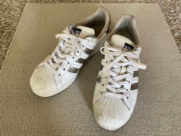 adidasスーバスター