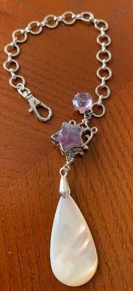 アメジスト フローライト 白蝶貝のバッグチャーム ハンドメイド