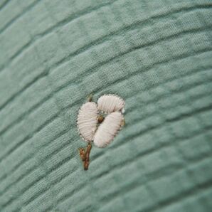 652 【ラスト!】【ohayo】ミナペルホネン コットン刺繍生地 グリーン 約54.5cm×51.5cm(カット部分有)