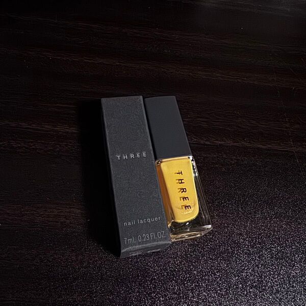 THREE ネイルラッカー イエロー 7mL