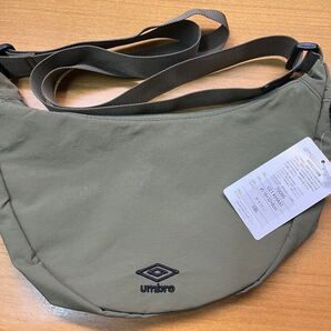 UMBRO アンブロ ミニショルダーバッグ ナイロン ハーフムーン カーキ