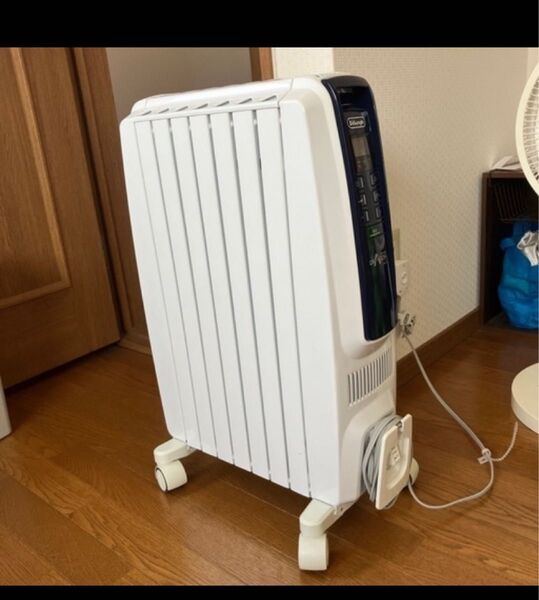 【値下げ!】デロンギ オイルヒーター QSD0712 暖房 寒さ対策