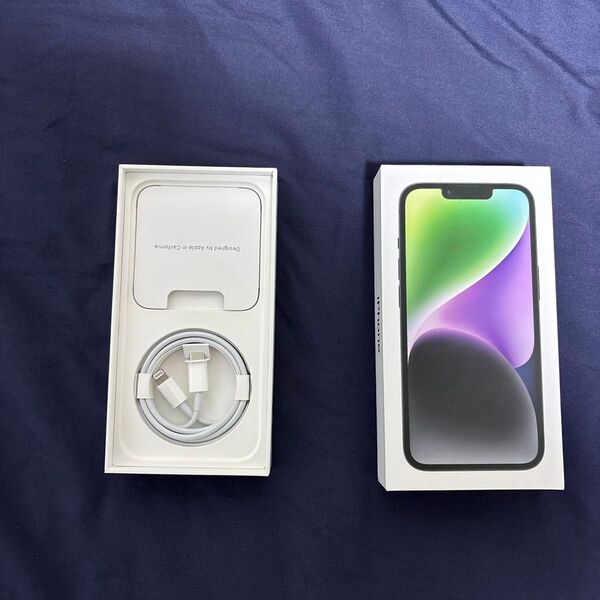 iPhone14の空箱及びライトニングケーブル
