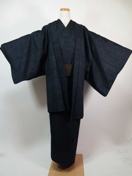 美品 男着物 羽織ジャケットと着物と角帯の3点セット 紬着物 無柄 正絹 美品 紺色系
