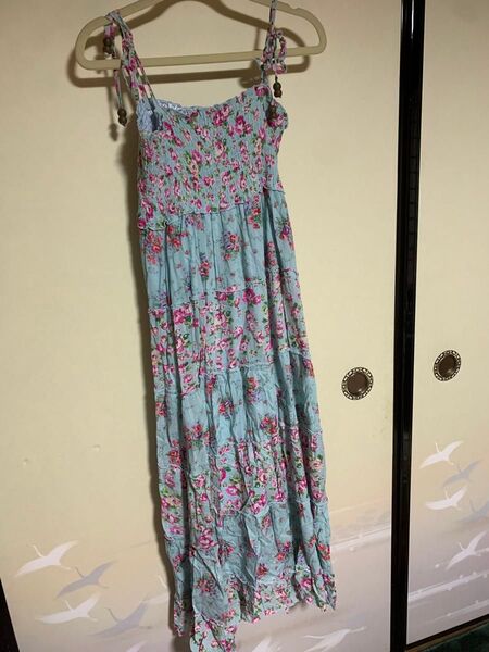 【週末お値下げ】キャミワンピース リゾートワンピ 花柄 ティアード