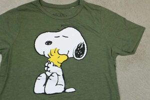 [ old clothes rare beautiful goods LADY'S PEANUTS SNOOPY character print T-shirt powdered green tea color XL] Peanuts Snoopy comics 7562