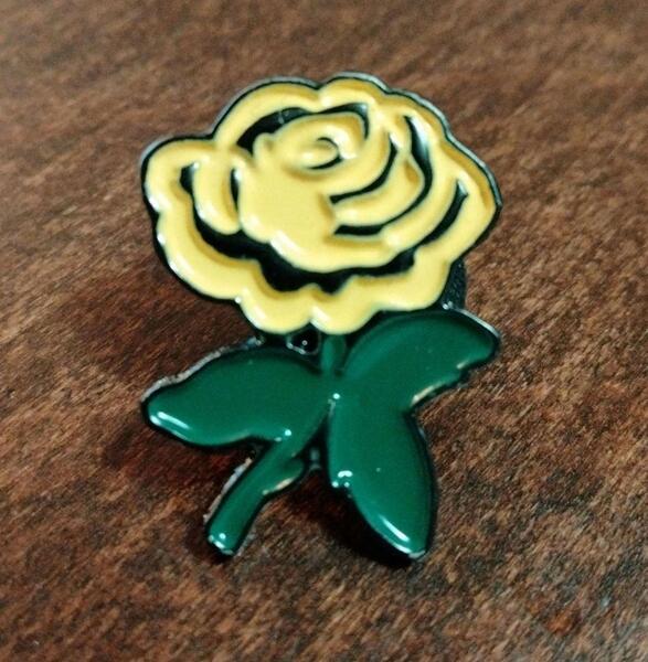 ローズ黄イエロー ピンバッジ バラ お花 フラワー 薔薇 一輪のバラ 愛