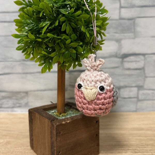 モモイロインコちゃんのあみぐるみストラップ ハンドメイド