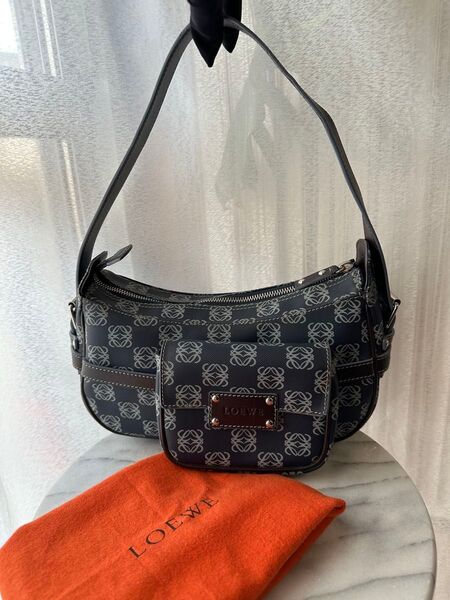極美品 LOEWE ロエベ アナグラム ロゴレザー 本革 ワンショルダーバッグ
