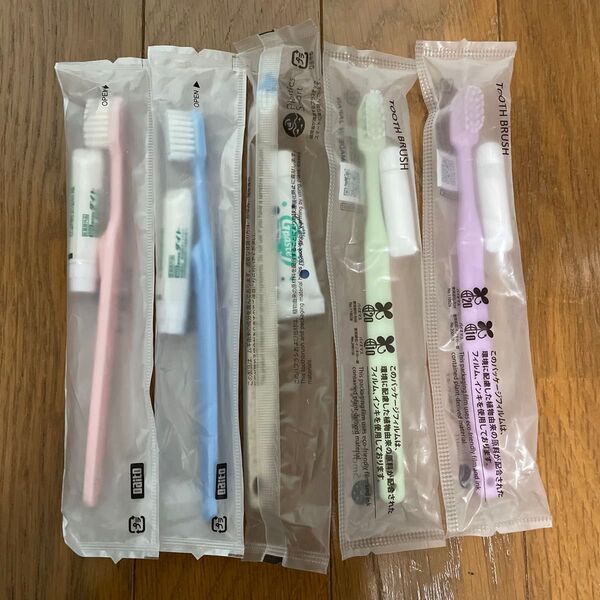 使い捨て歯ブラシ(歯磨き粉つき)5本