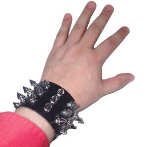 スタッズ 鋲 トゲトゲ スパイク 3列 レザーブレスレット ブレスレット ロック アクセサリー バングル リストバンド 黒色 ③