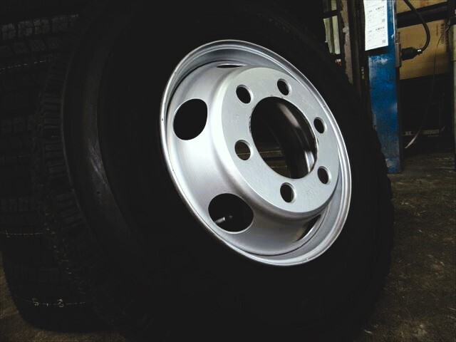 2023年製！バリ山！ 225/80R17.5 スタッドレスタイヤ6本 タイヤ