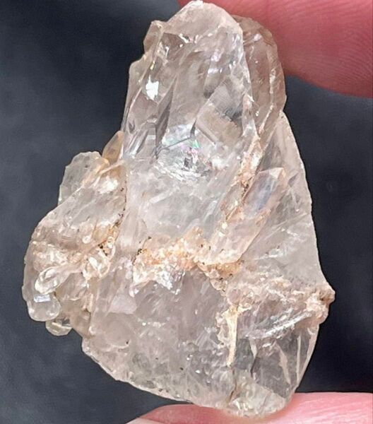 天然石 自然が生んだ お城のような虹入り水晶 原石