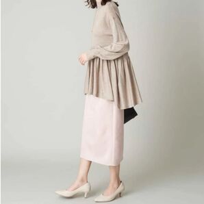 2023a.v.v ペプラムハイネックニット