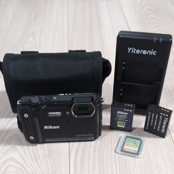 使用頻度少 超美品 欠品なし! nikon coolpix w300 SDHC×2、純正&予備バッテリー、充電器、ケース付!
