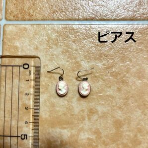 【新品未使用】彫刻・肖像画風オーバルピアス ピンク