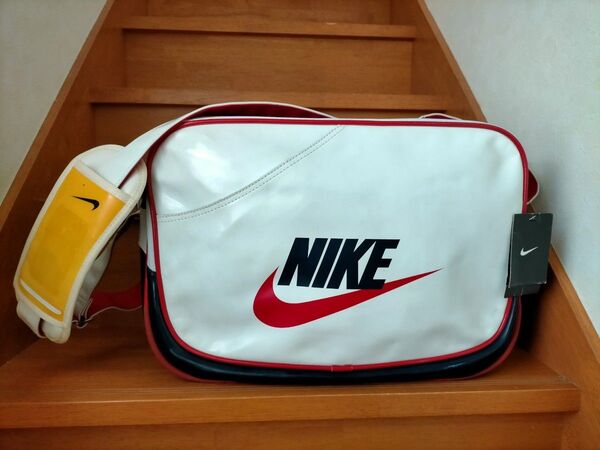 NIKE ★ エナメルバッグ★スポーツバッグ BA4004
