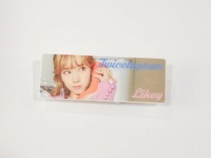 韓国 K-POP☆TWICE トゥワイス　SANA サナ☆ホワイトアクリルネームバッチ　名札　I-180