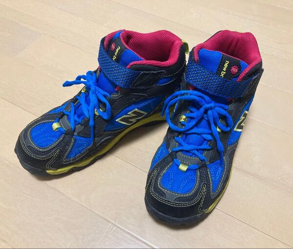 23.0 ニューバランス new balance 703 中古