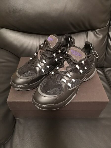 未使用 VALENTINO ヴァレンティノ ガラヴァーニ 「V」ロゴ スニーカー黒 43