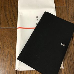 2025年用の黒いシステム手帳ウィークリー形式 ビジネス手帳