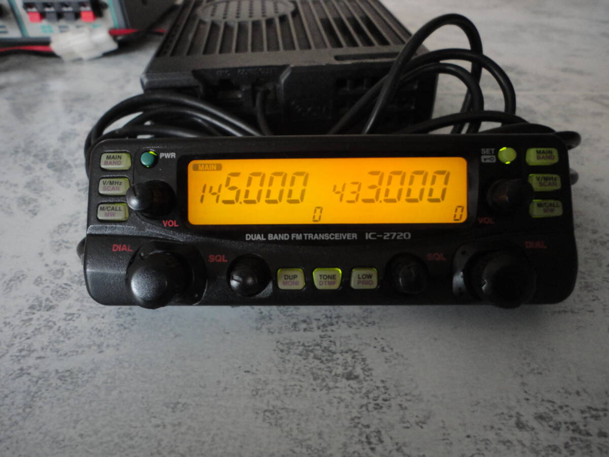 ICOM IC-2720 アマチュア無線機 中古 - トランシーバー ICOM IC-2720 アマチュア無線機 中古 - トランシーバー