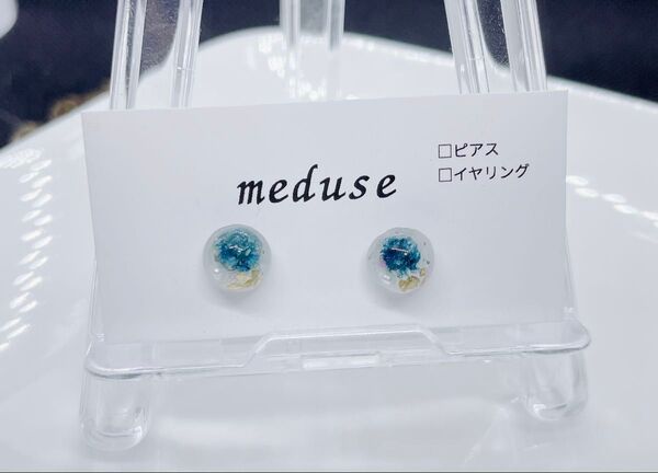 ハンドメイド ミニピアス ホワイト系 一粒ピアス