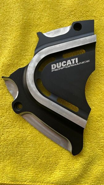 Ducati performance アルミスプロケットカバー 初代Diavel用