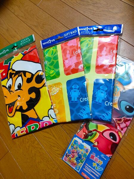 トイザらス★クリスマスギフトバック(Lサイズ)★ギフトバック(Мサイズ) 2枚★スティッチ 肩掛けナップ